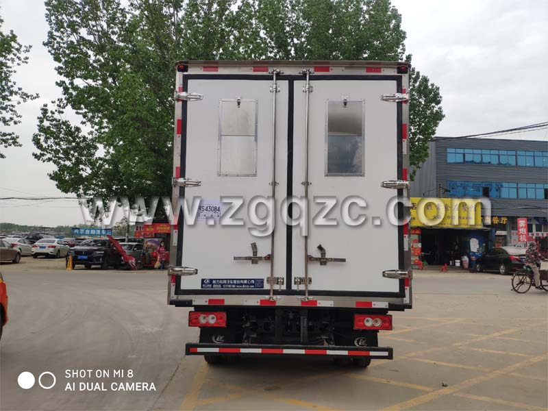 程力集團(tuán)雞苗運(yùn)輸車