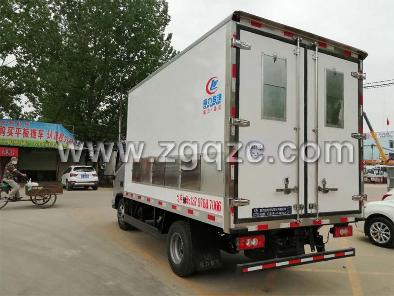 程力集團(tuán)雞苗運(yùn)輸車