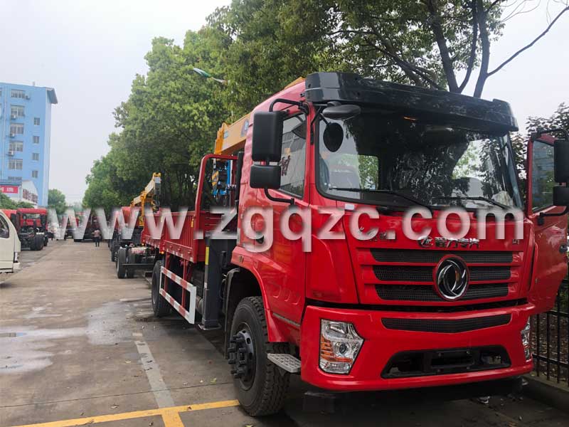 圖上東風(fēng)暢行隨車吊已經(jīng)做好